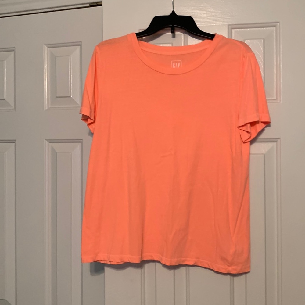 Nwot gap short sleeve tee